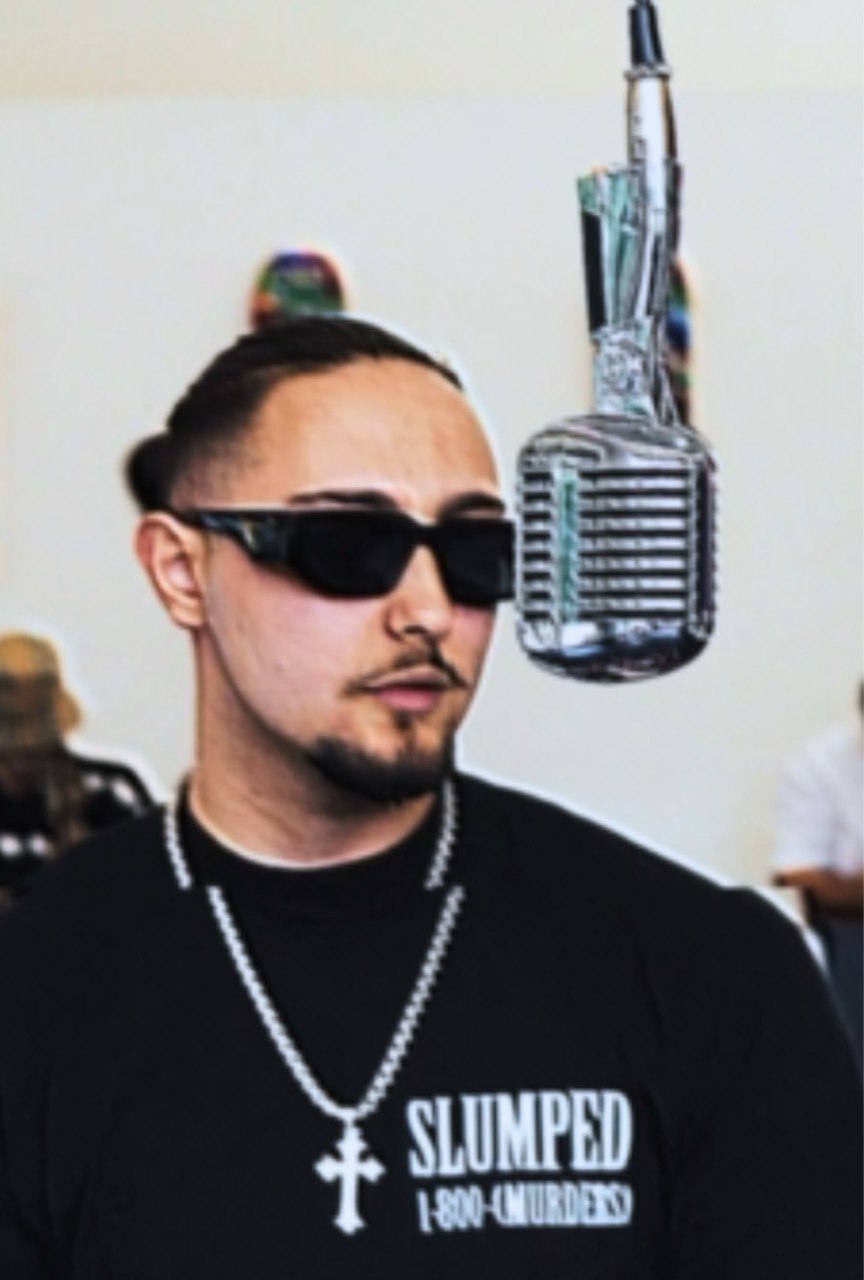 Miketheyoungin by the microphone